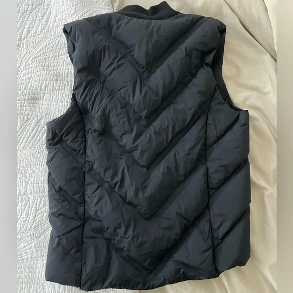 Athleta Inlet Black Puffer Vest - Picture 3 of 4